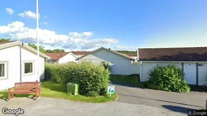 Bostadsrätter till salu i Tjörn - Bild från Google Street View