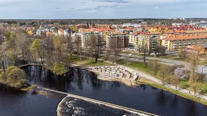 Kommande - Nyrenoverad paradlägenhet på gaveln mot Gavleån, öp. spis, 3 toaletter & uthyrningsdel