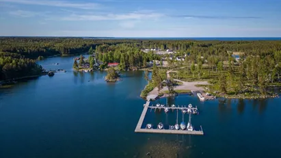 Vid havet! Helt NYTT enplanshus i en underbar skärgårdsmiljö på Eskön med möjlighet till båtplats