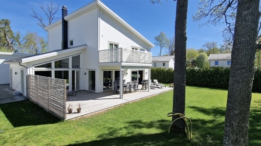 205 m2 villa i Huddinge att hyra